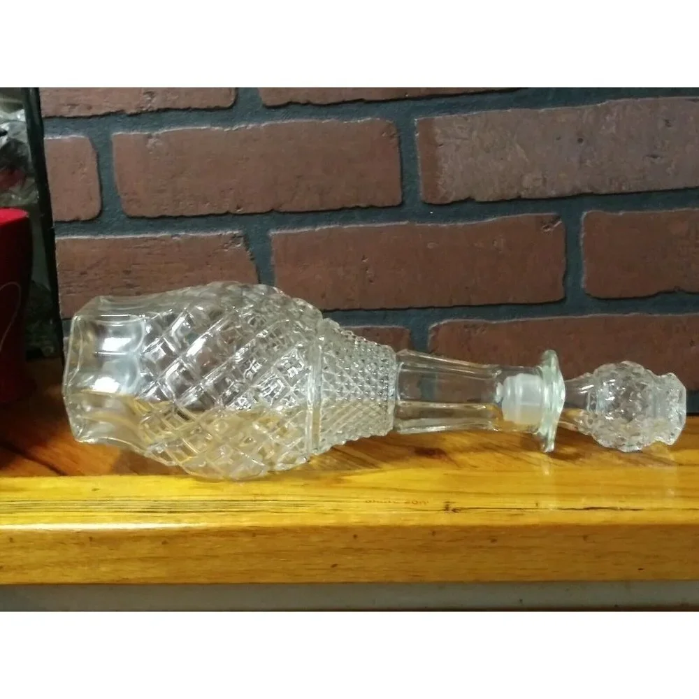 Cut Glass Decanter Full cut pattern Clear glass with stopper 15